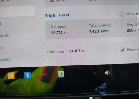 2020 Tesla Model Y Long Range Dual Motor All-Wheel Drive z USA, uszkodzony, nr VIN 5YJYGDEEXLF025231
